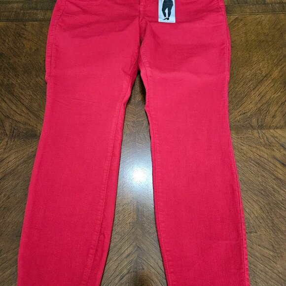 Brand New Red Torrid Jeans 50% off retail - Picture 1 of 3